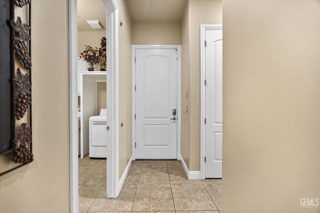 1800 Fairclough Drive, Bakersfield, CA 93311