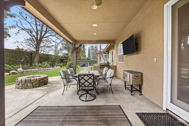 1800 Fairclough Drive, Bakersfield, CA 93311