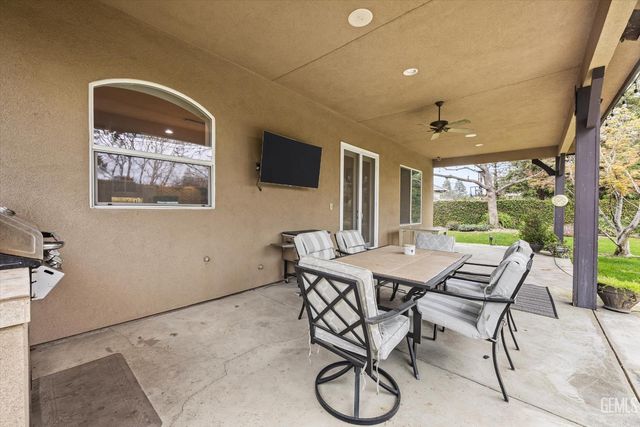 1800 Fairclough Drive, Bakersfield, CA 93311