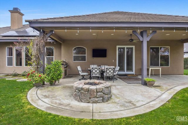 1800 Fairclough Drive, Bakersfield, CA 93311