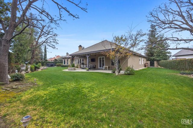 1800 Fairclough Drive, Bakersfield, CA 93311