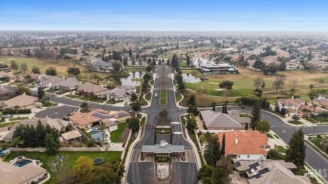 1800 Fairclough Drive, Bakersfield, CA 93311