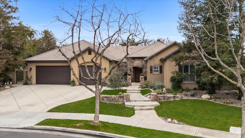 1800 Fairclough Drive, Bakersfield, CA 93311