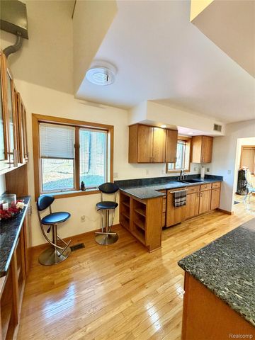 10655 Beardslee Road, Perry Township, MI 48872