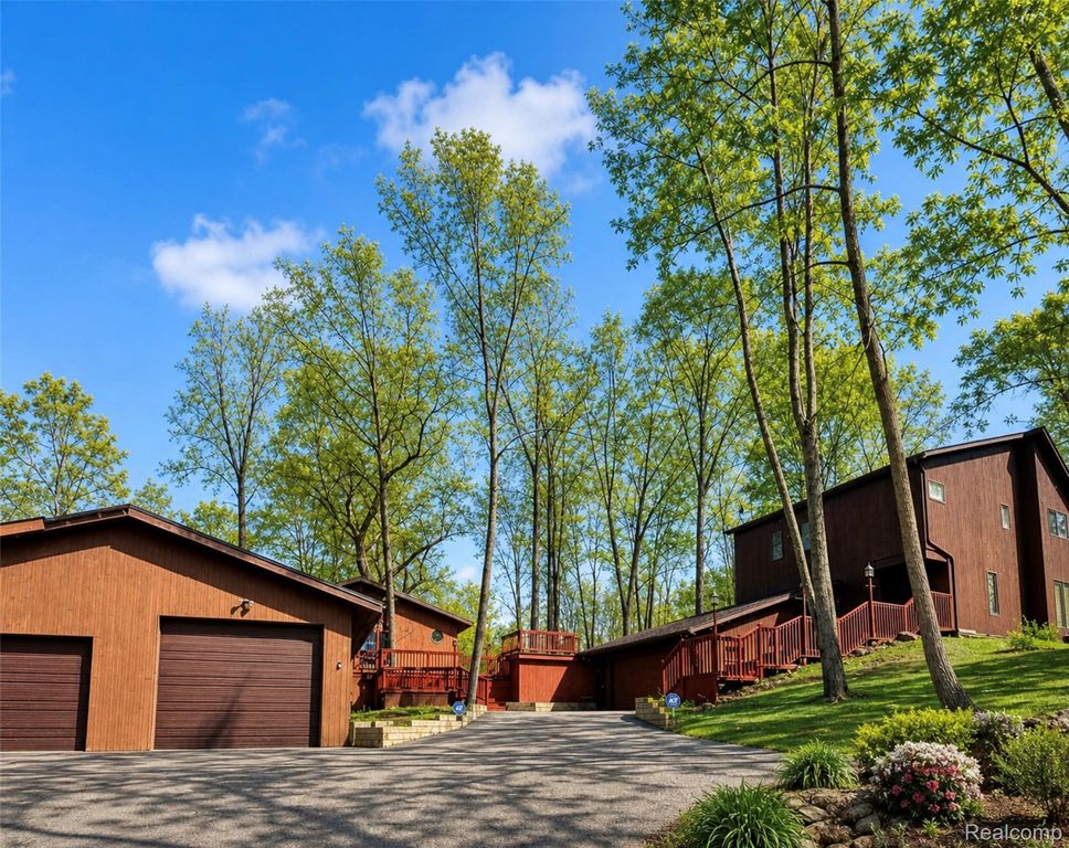 10655 Beardslee Road, Perry Township, MI 48872