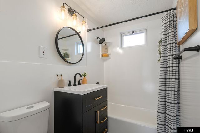 2011 N 64th Street, Omaha, NE 68104