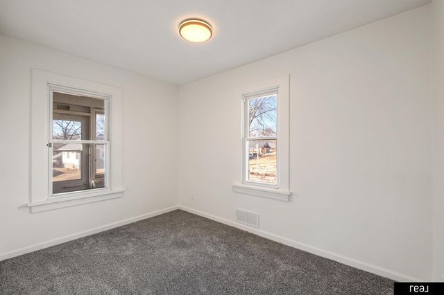 2011 N 64th Street, Omaha, NE 68104