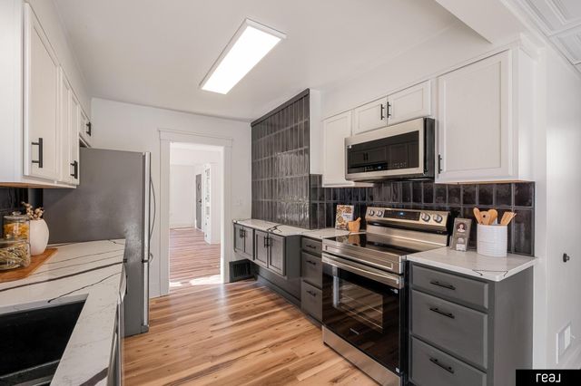 2011 N 64th Street, Omaha, NE 68104