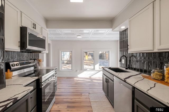 2011 N 64th Street, Omaha, NE 68104