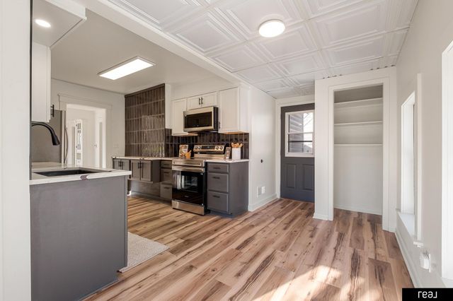 2011 N 64th Street, Omaha, NE 68104