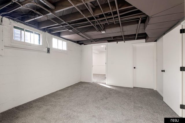 2011 N 64th Street, Omaha, NE 68104