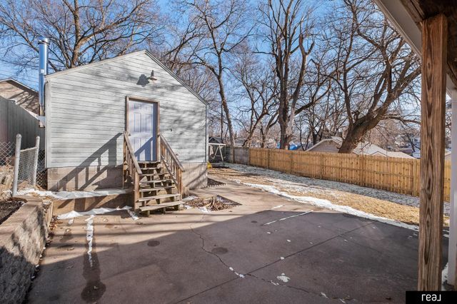 2011 N 64th Street, Omaha, NE 68104