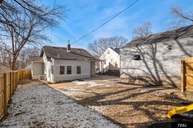 2011 N 64th Street, Omaha, NE 68104