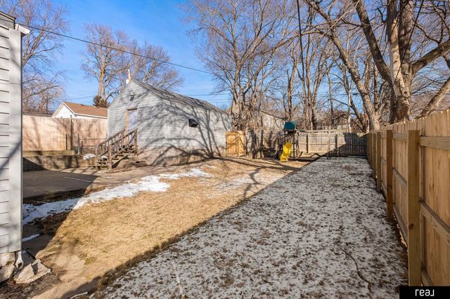 2011 N 64th Street, Omaha, NE 68104