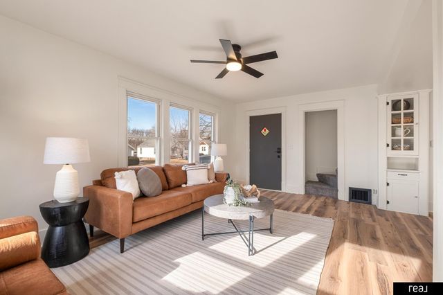 2011 N 64th Street, Omaha, NE 68104