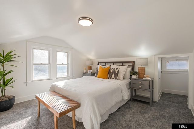 2011 N 64th Street, Omaha, NE 68104