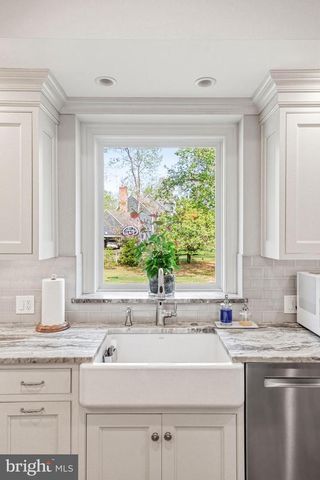 4 COVE CT, Moorestown, NJ 08057