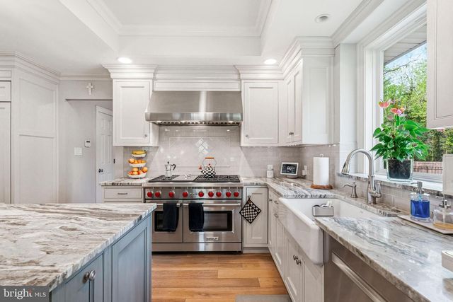 4 COVE CT, Moorestown, NJ 08057