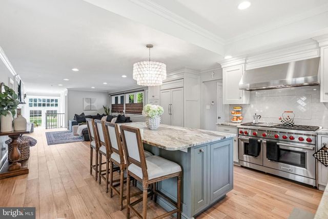 4 COVE CT, Moorestown, NJ 08057