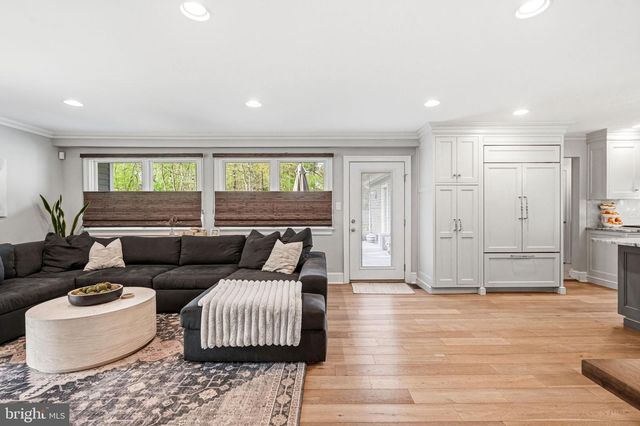 4 COVE CT, Moorestown, NJ 08057
