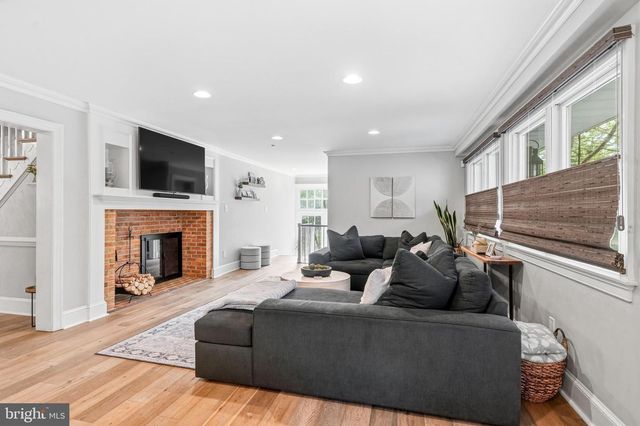 4 COVE CT, Moorestown, NJ 08057