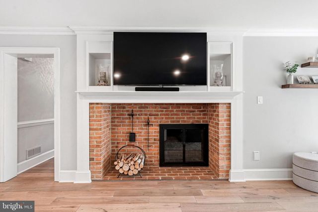 4 COVE CT, Moorestown, NJ 08057