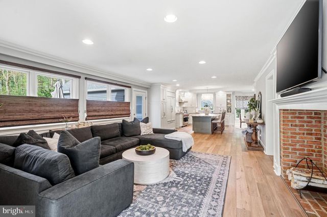 4 COVE CT, Moorestown, NJ 08057