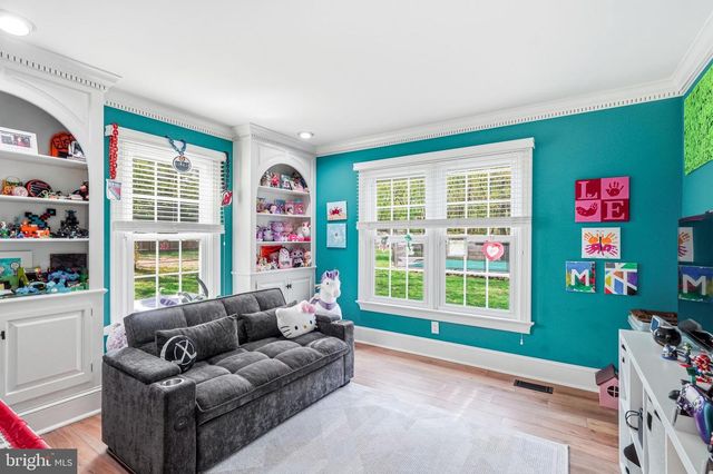 4 COVE CT, Moorestown, NJ 08057