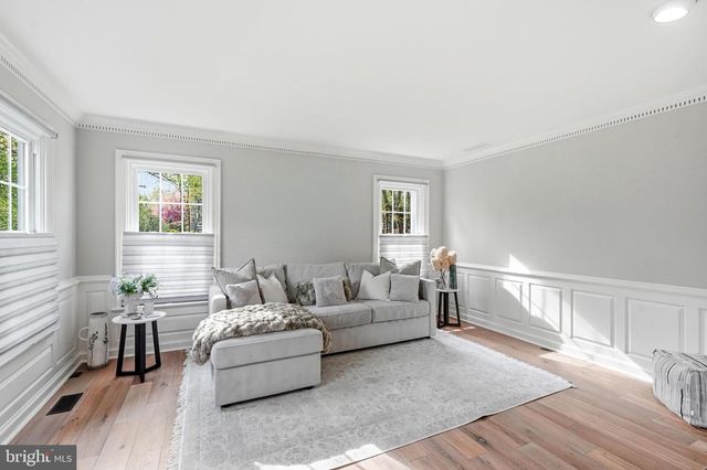 4 COVE CT, Moorestown, NJ 08057