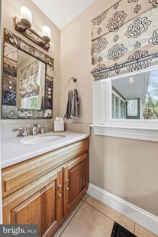 4 COVE CT, Moorestown, NJ 08057