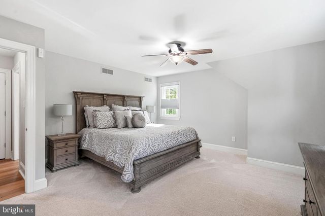 4 COVE CT, Moorestown, NJ 08057