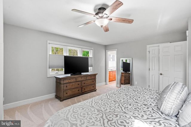 4 COVE CT, Moorestown, NJ 08057