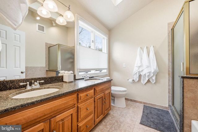 4 COVE CT, Moorestown, NJ 08057
