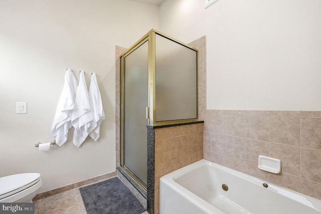4 COVE CT, Moorestown, NJ 08057