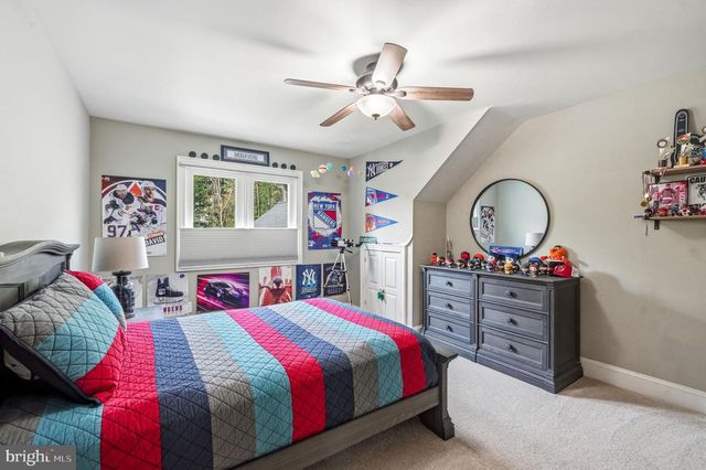 4 COVE CT, Moorestown, NJ 08057