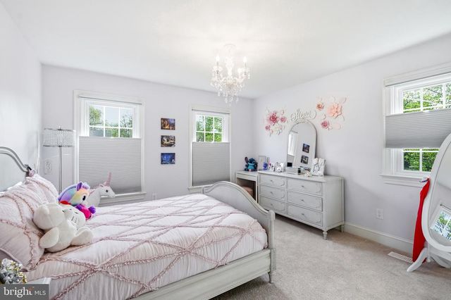 4 COVE CT, Moorestown, NJ 08057