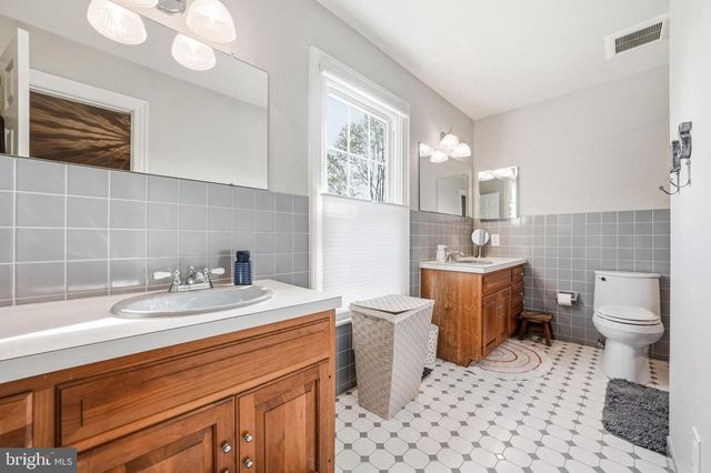 4 COVE CT, Moorestown, NJ 08057