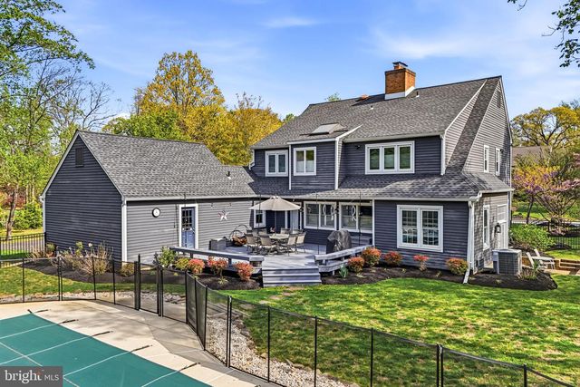 4 COVE CT, Moorestown, NJ 08057