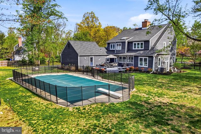4 COVE CT, Moorestown, NJ 08057