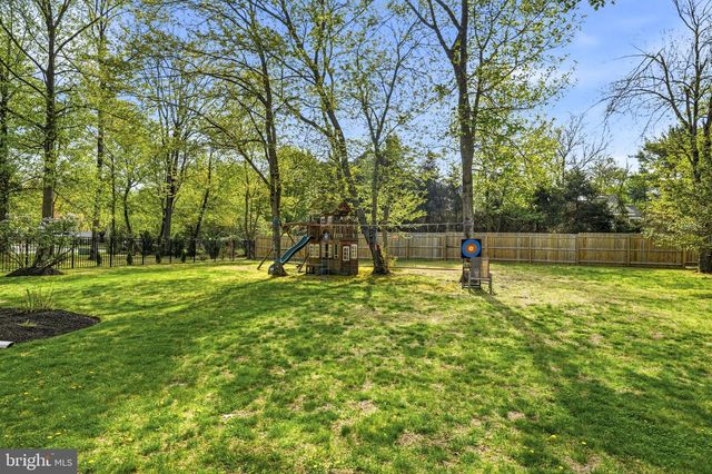 4 COVE CT, Moorestown, NJ 08057