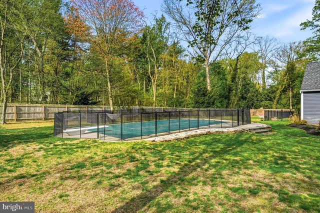 4 COVE CT, Moorestown, NJ 08057