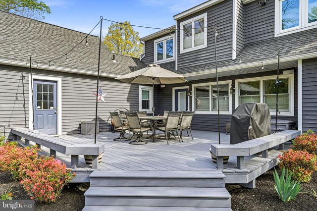 4 COVE CT, Moorestown, NJ 08057