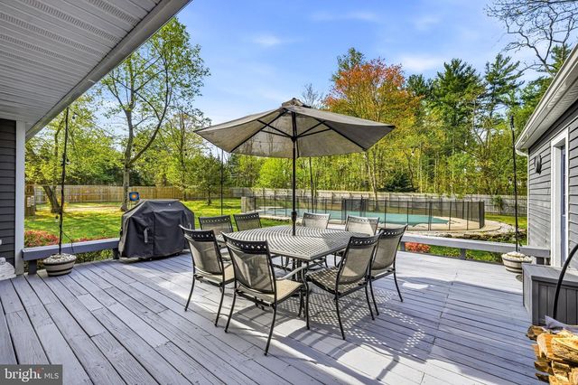 4 COVE CT, Moorestown, NJ 08057