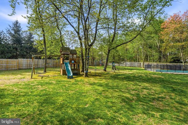 4 COVE CT, Moorestown, NJ 08057