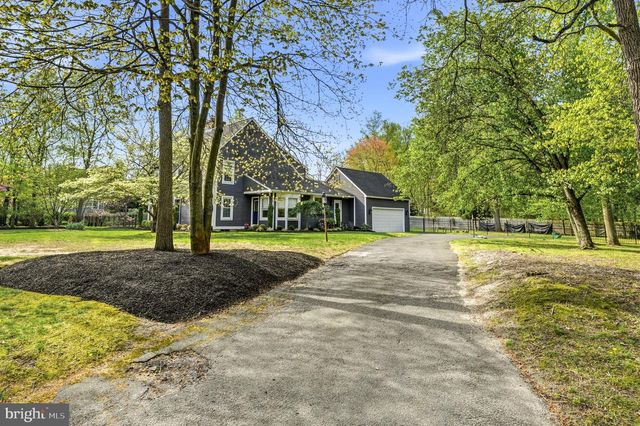 4 COVE CT, Moorestown, NJ 08057
