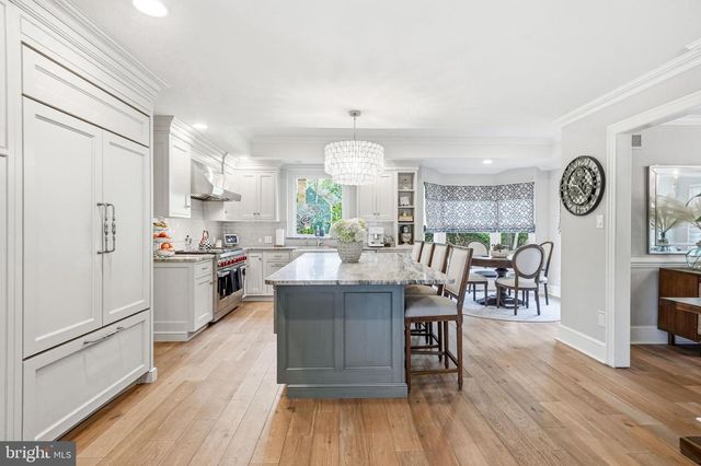 4 COVE CT, Moorestown, NJ 08057