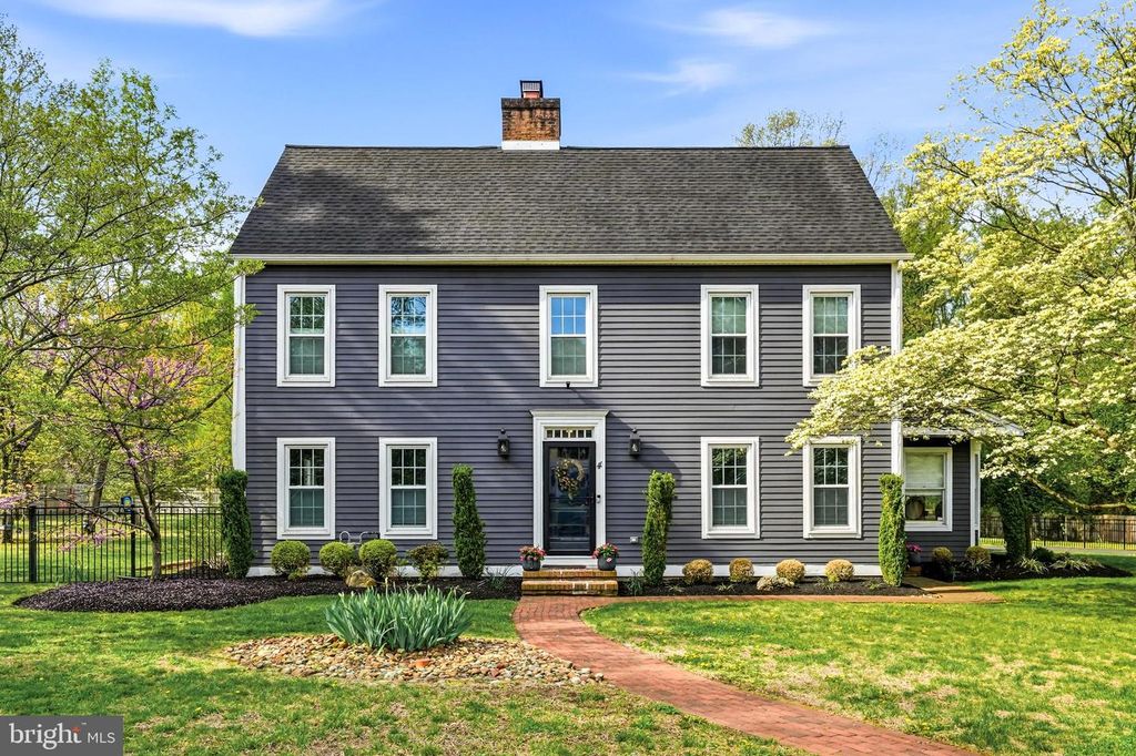 4 COVE CT, Moorestown, NJ 08057