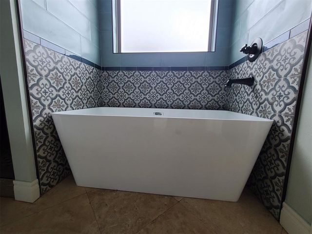 4800 Hambletonian Lane, Mustang, OK 73064