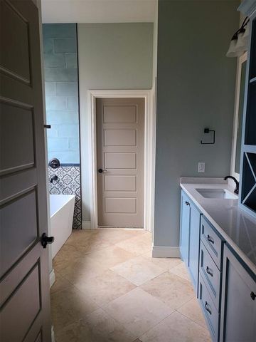 4800 Hambletonian Lane, Mustang, OK 73064