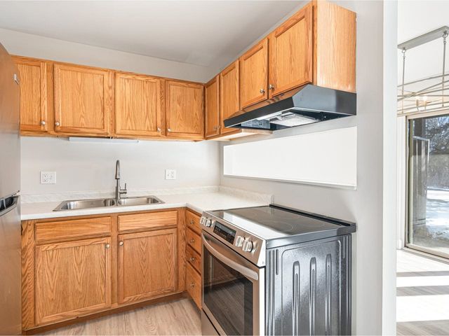 190 Quarry Hill Rd Apt 52, South Burlington, VT 05403